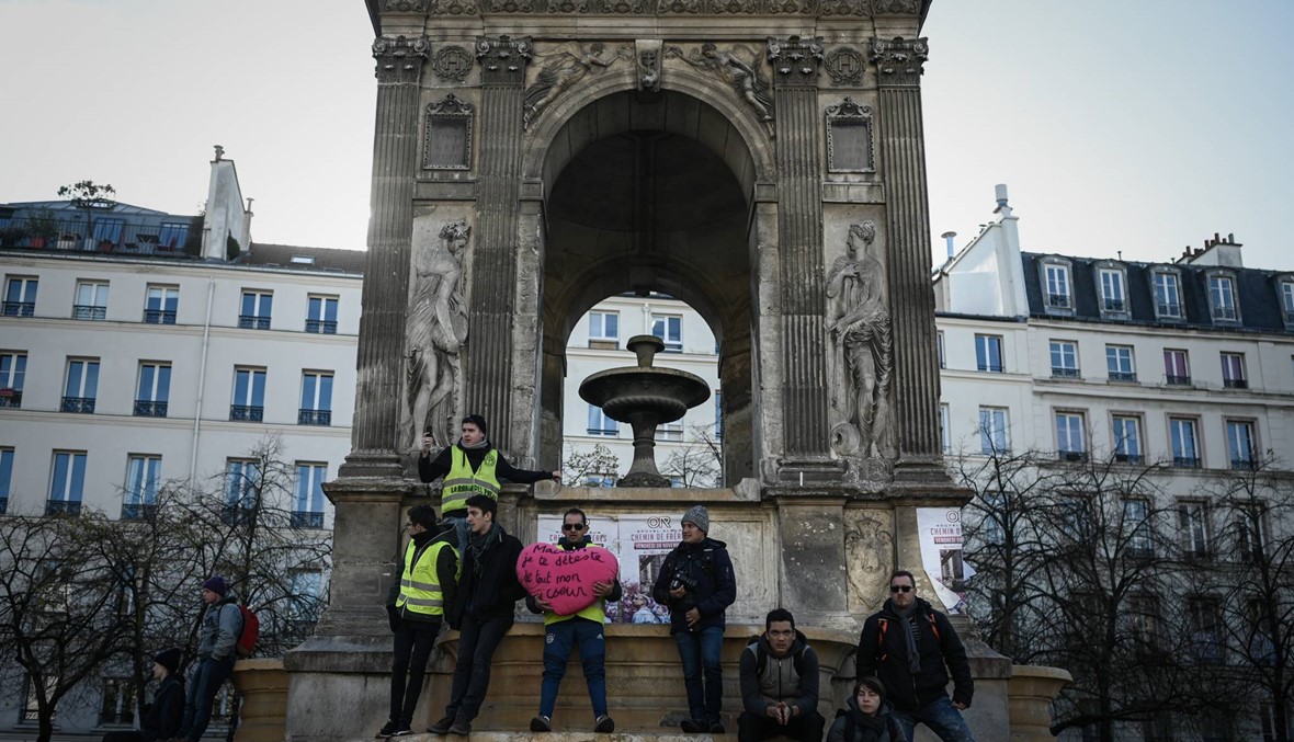 فرنسا: ناشطون من "السترات الصفر" يتظاهرون بهدوء في باريس... "نحن هنا من أجلكم"