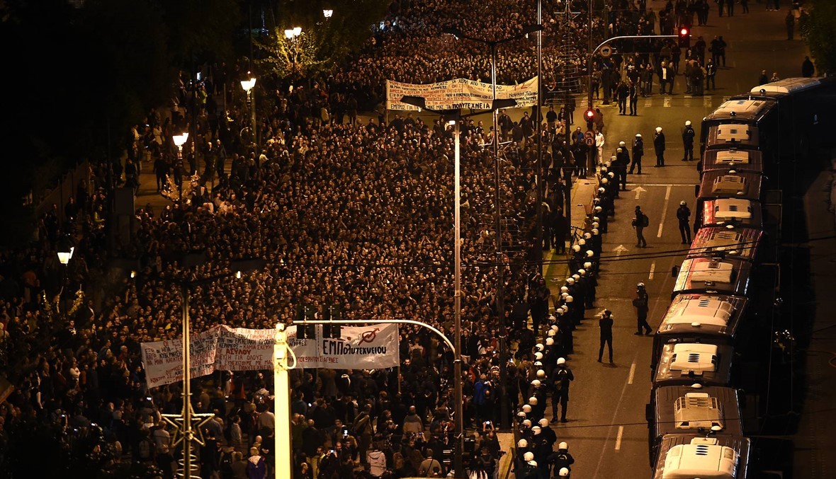 أجواء متوتّرة في أثينا: آلاف تظاهروا في ذكرى انتفاضة الطلاب على الحكم العسكري