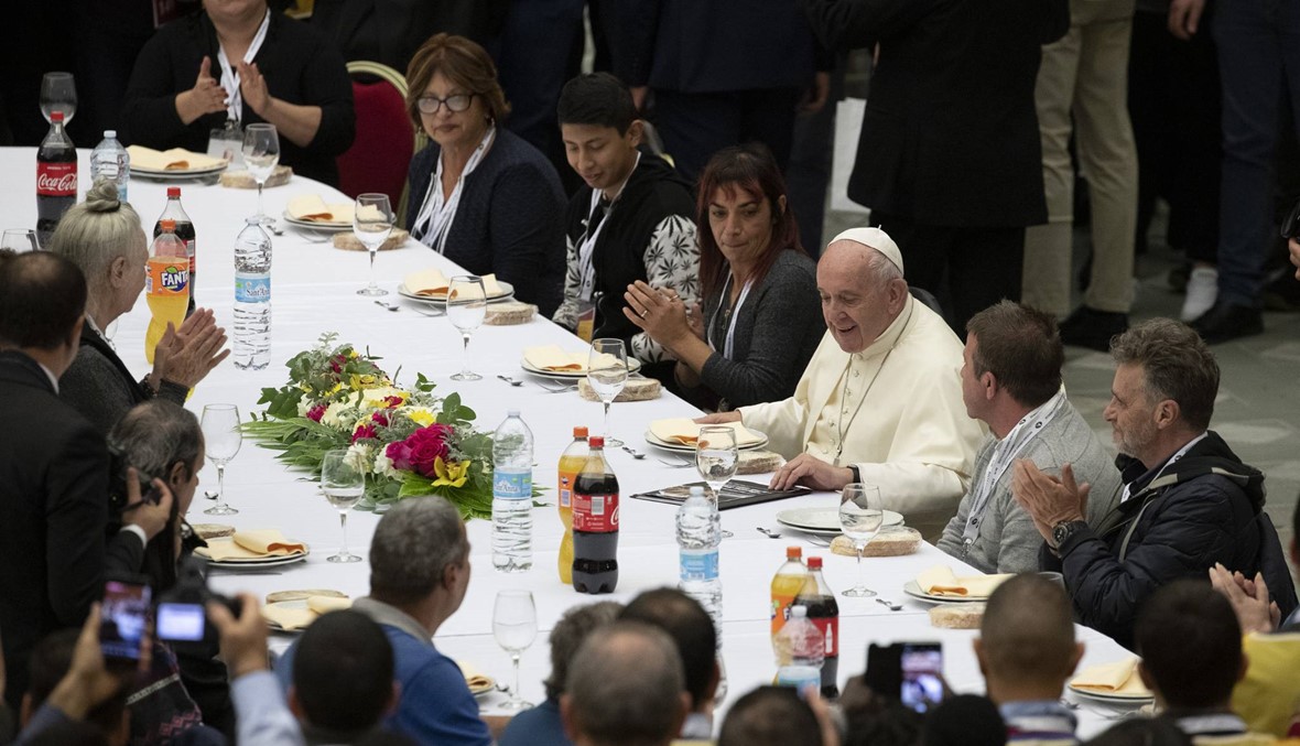 غداء للفقراء في الفاتيكان... البابا فرنسيس: أصلّي لتوفير الأمل