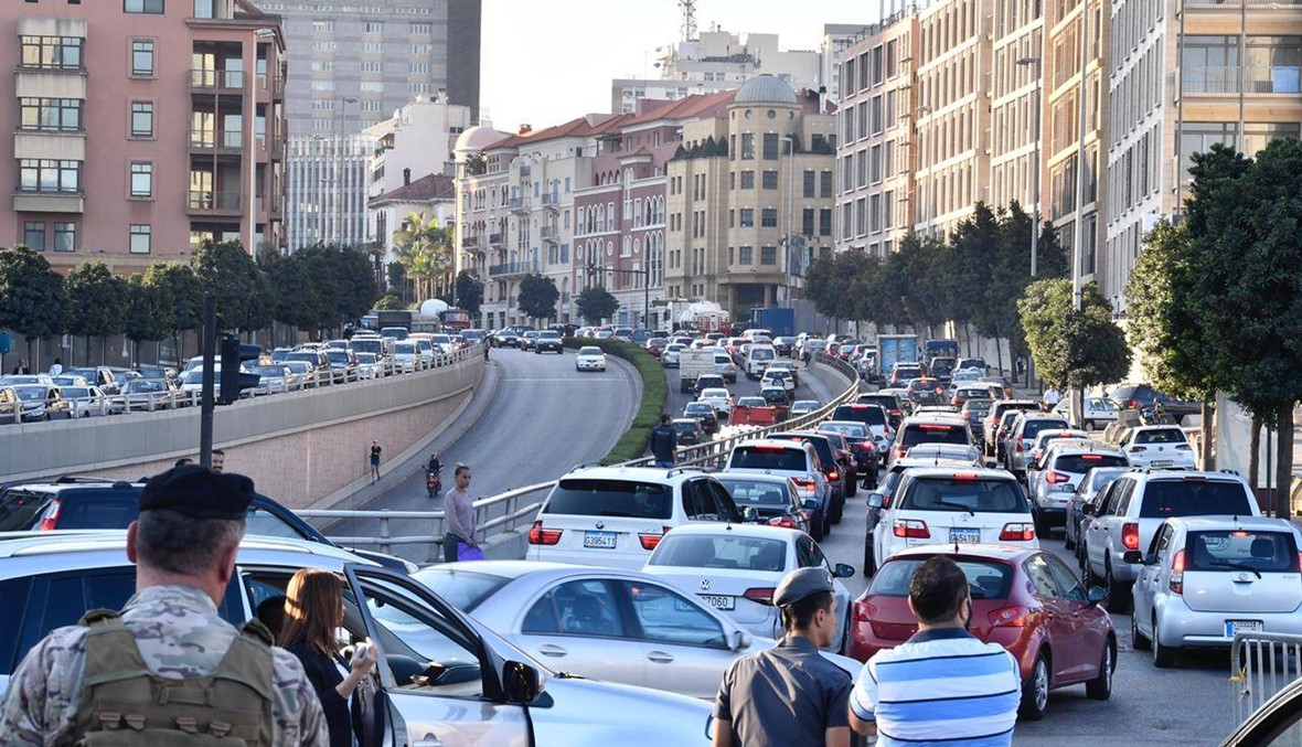 الإجراءات الأمنية تحتجز المواطنين في سياراتهم عند مداخل بيروت (صور)