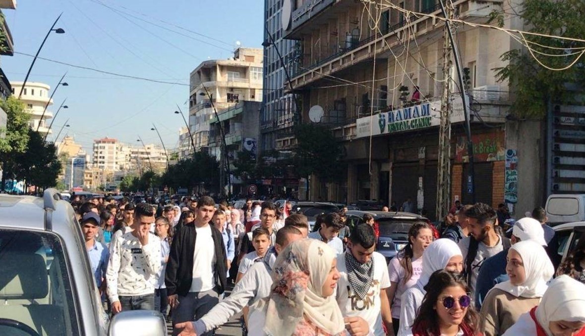 مسيرتان طالبيتان في صيدا باتجاه المدارس ومحال الصيارفة