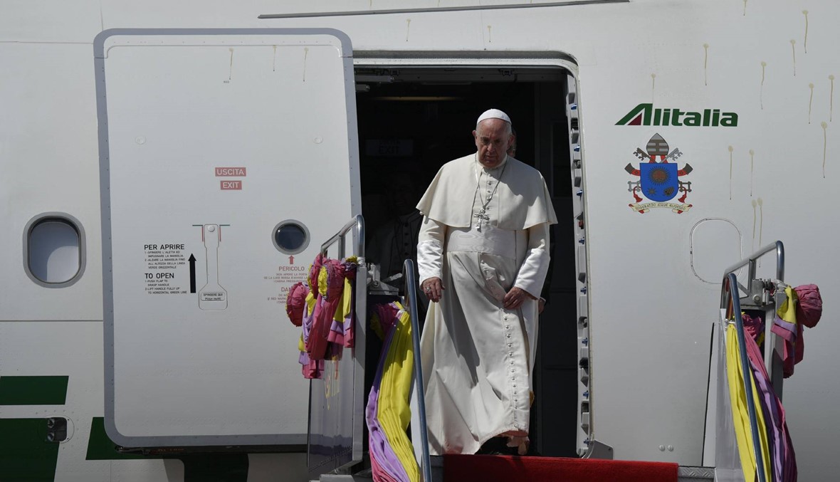 البابا فرنسيس يصل إلى تايلاند: نقاشُ حوار الأديان وإزالة الأسلحة النوويّة