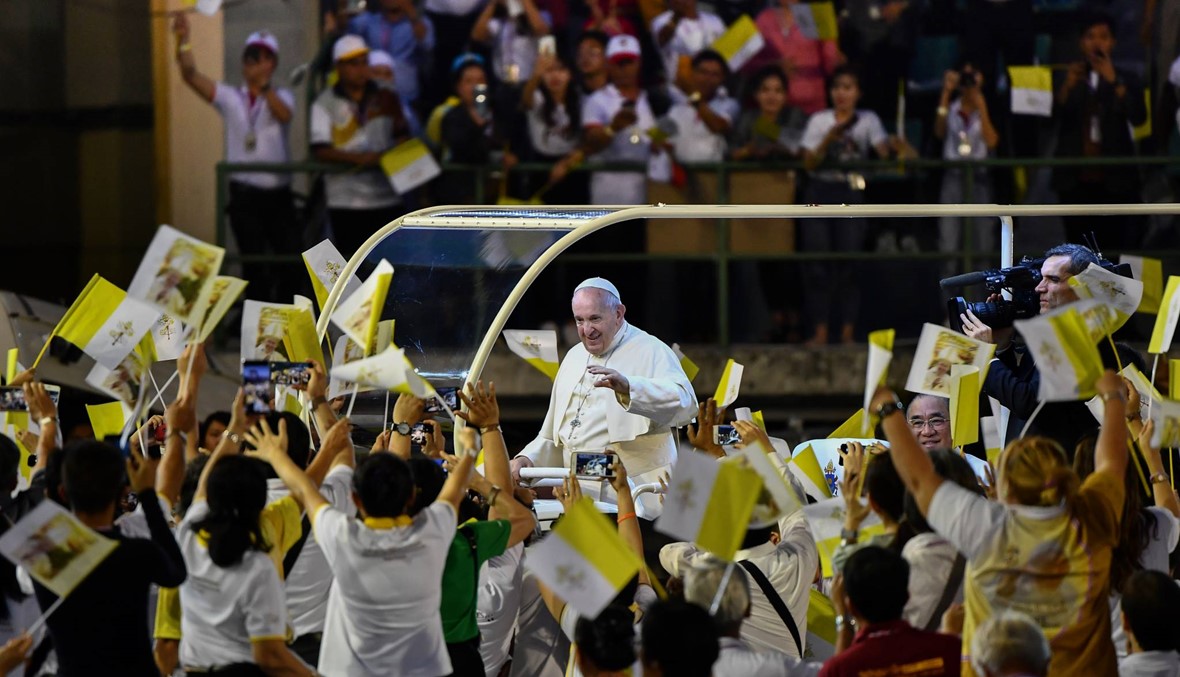 البابا فرنسيس في تايلاند: لقاءات وقداس احتفالي... "يجب أن نؤمّن لأطفالنا مستقبلاً بكرامة" (صور)