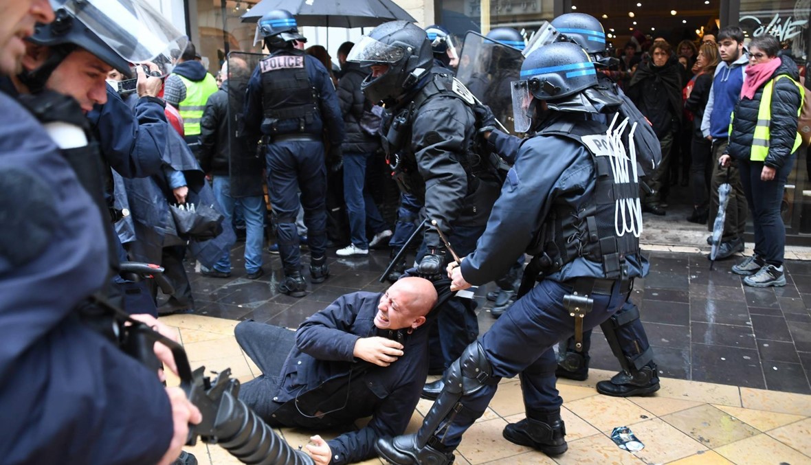 فرنسا: أوّل محاكمة لشرطي بتهمة العنف ضدّ متظاهري "السترات الصفر" في باريس