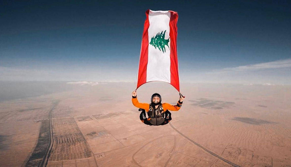 من سماء دبي إلى لبنان... ماذا فعل ساري الأعور حين لم يستطع المشاركة بالثورة؟ (فيديو)