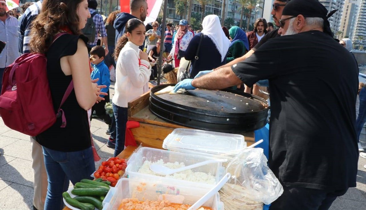 "خبز وملح" جمعت اللبنانيين في المناطق وحملة لاستعادة الأملاك البحرية العامة