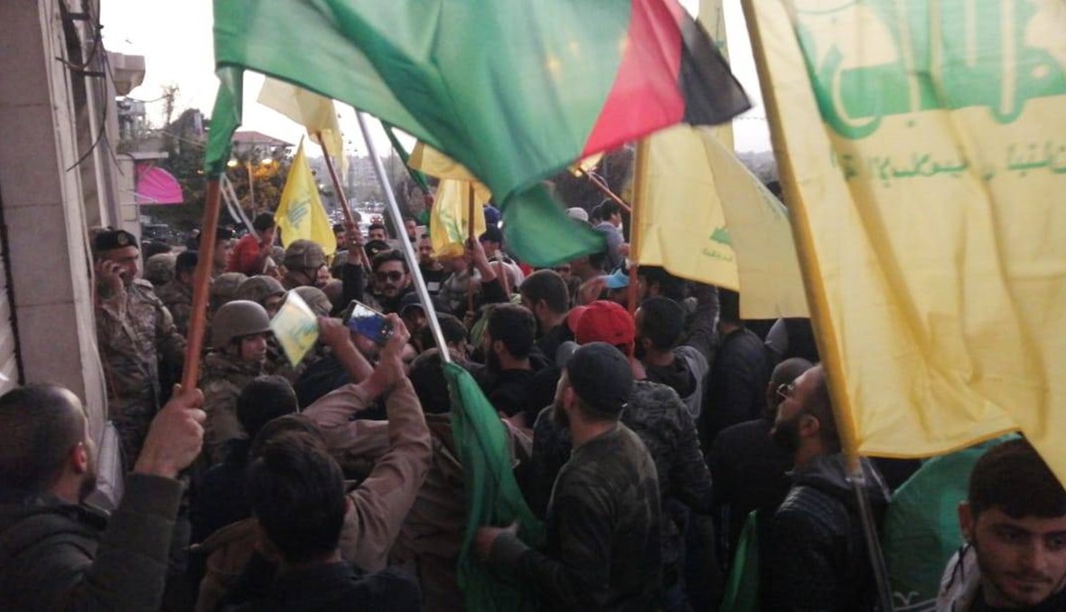 هدوء في بعلبك بعد اعتداء حزبيّين على المتظاهرين و"وساطة" شيخ (صور وفيديو)