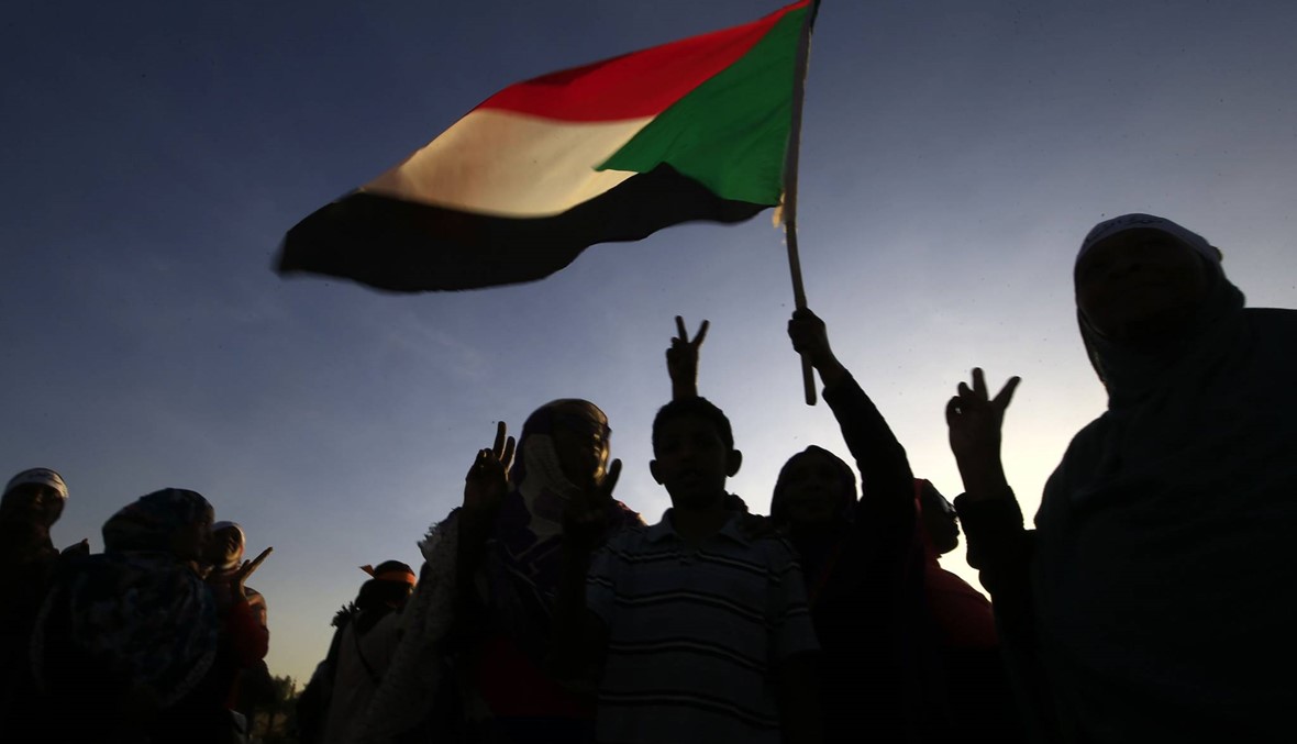 السودان: حزب البشير يدين قرار الحكومة "غير الشرعية" بحلّه