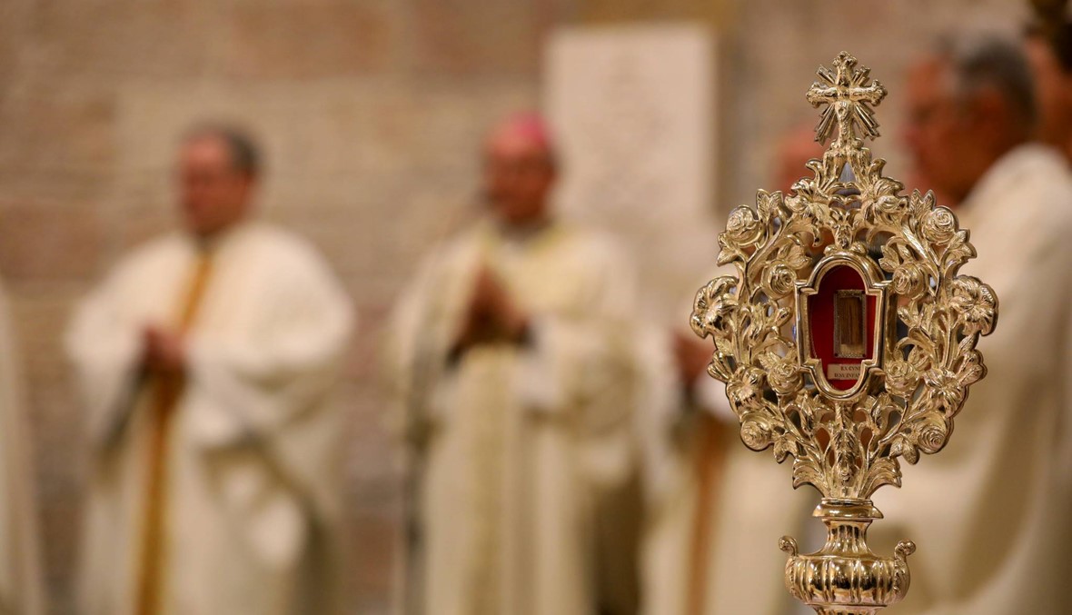 قطعة صغيرة من "مذود" المسيح وصلت إلى الأراضي المقدسّة... هدية من البابا فرنسيس