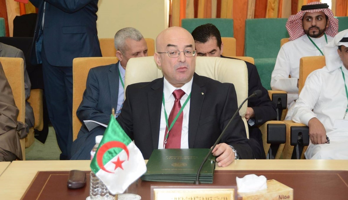 وزير الداخلية الجزائري يصف معارضي الانتخابات الرئاسية المقبلة بأنهم "خونة" و"مثليون"