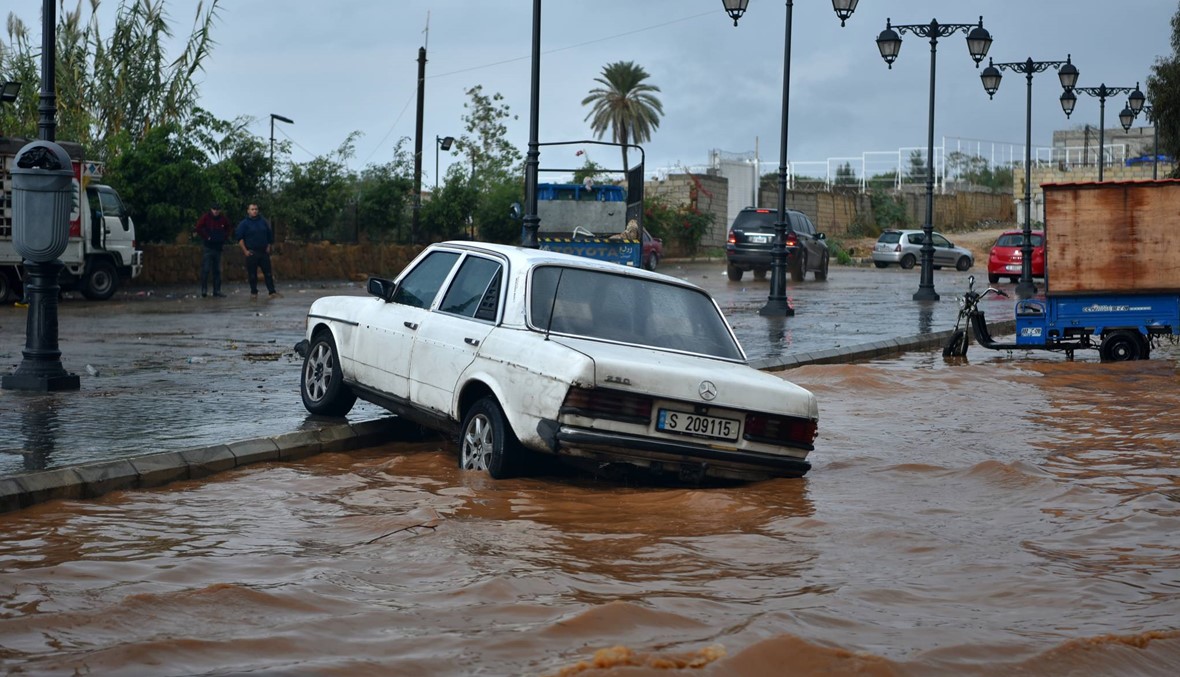 طوفان الطرق في خلدة (تصوير رينه معوض).