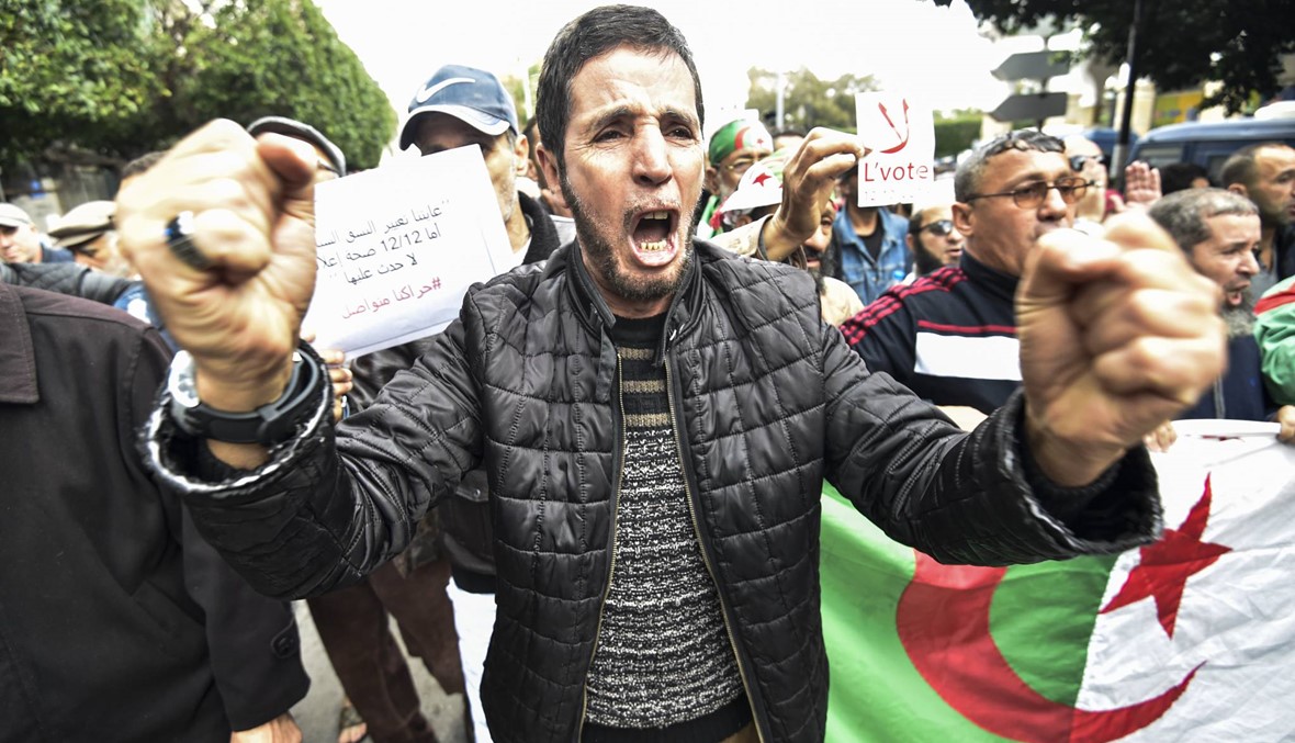 حشود كبيرة من المتظاهرين في شوارع الجزائر: الانتخابات الرئاسيّة مرفوضة