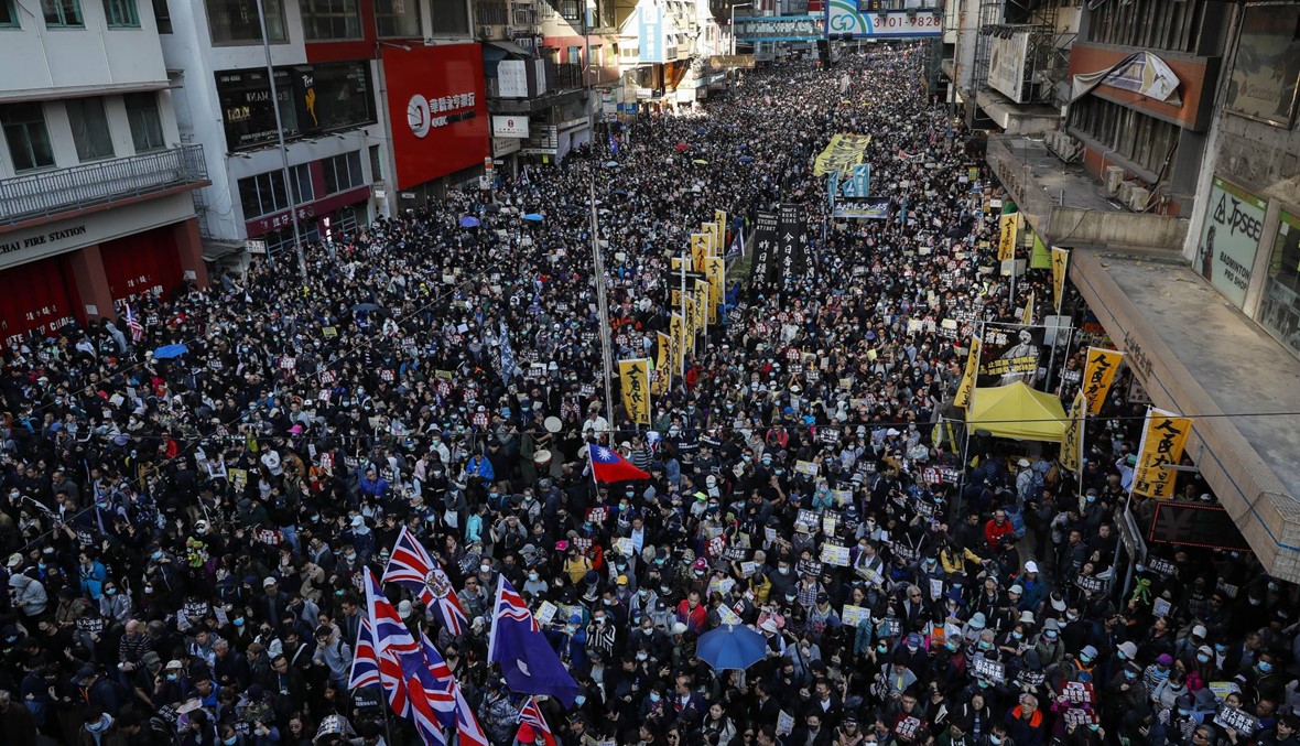 هونغ كونغ: مسيرة ضخمة والحكومة تحضّ على الهدوء