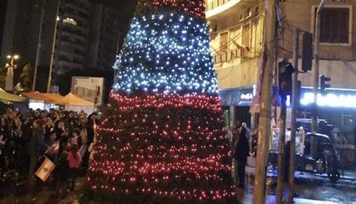 اضاءة شجرة الميلاد في ساحة عبد الحميد كرامي بطرابلس