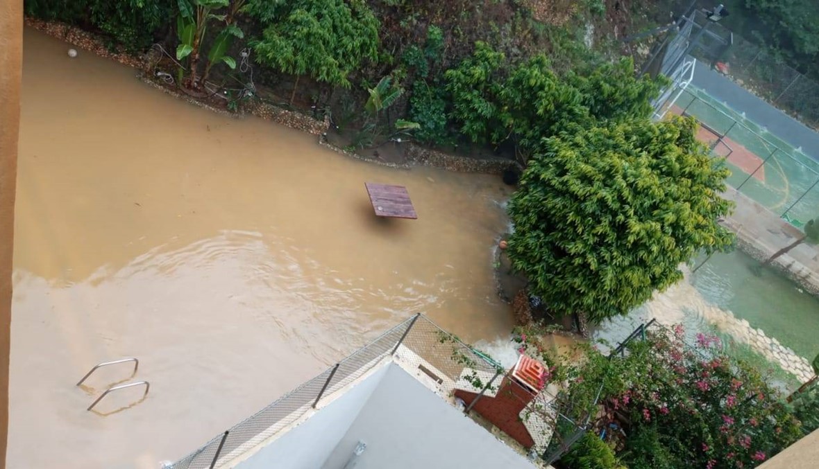 المشاريع السكنية في بشامون تغرق... "نطلب من الله أن يخفف هطول الأمطار"! (صور وفيديو)