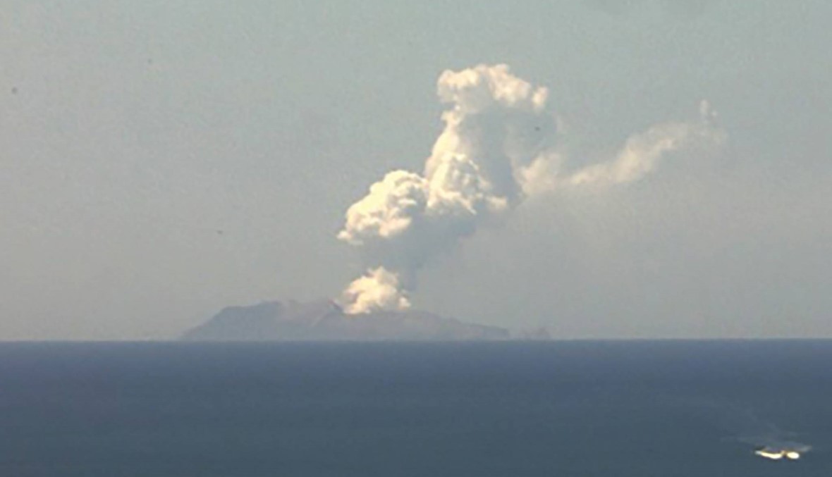 ثوران بركان "وايت آيلاند" في نيوزيلندا: 20 شخصاً لقوا حتفهم، واستبعاد العثور على ناجين