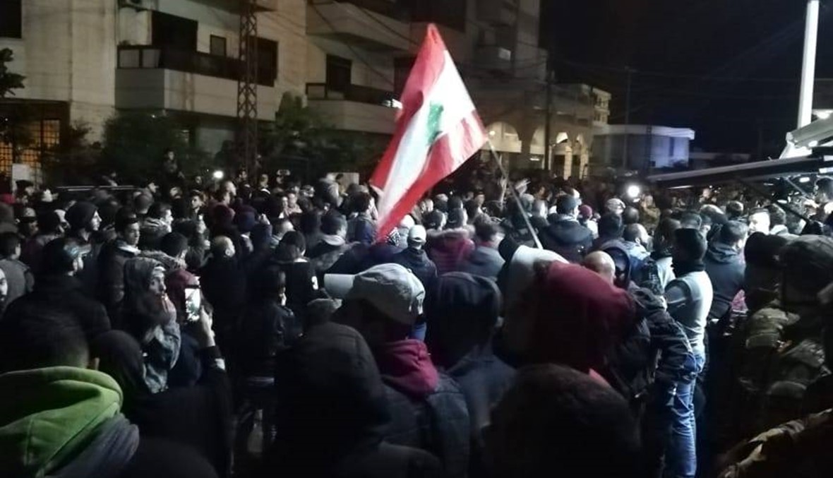 إصابة 40 شخصا بإصابات طفيفة على أثر تظاهرة أمام منزل فيصل كرامي
