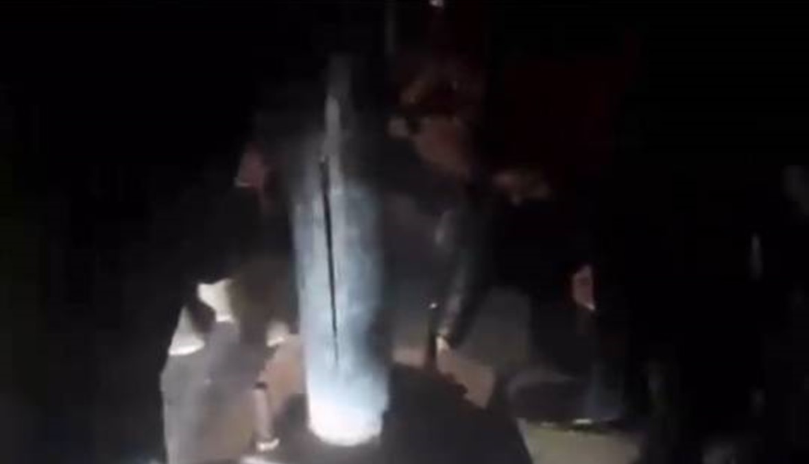 بالفيديو: رمي قنبلة صوتية بين جسر الرينغ والمبنى البيضاوي
