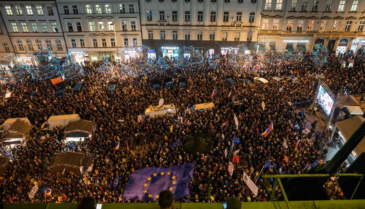 تظاهرة حاشدة في براغ تطالب باستقالة رئيس الوزراء: متّهم بالفساد
