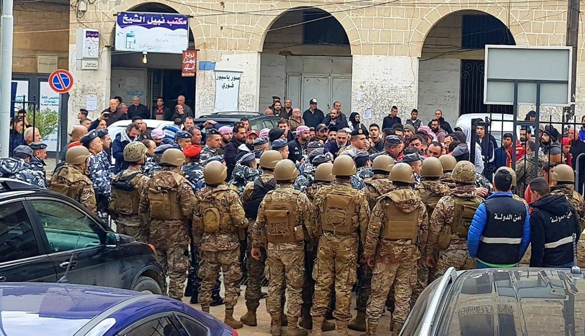 وقفة احتجاجية أمام سرايا حلبا (صور - فيديو)