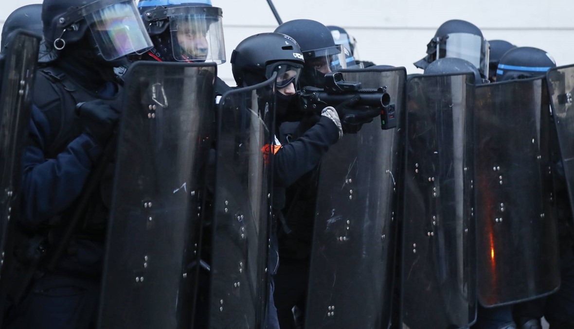 فرنسا: شرطيّون قتلوا رجلاً بعدما هدّدهم بسكين في باريس