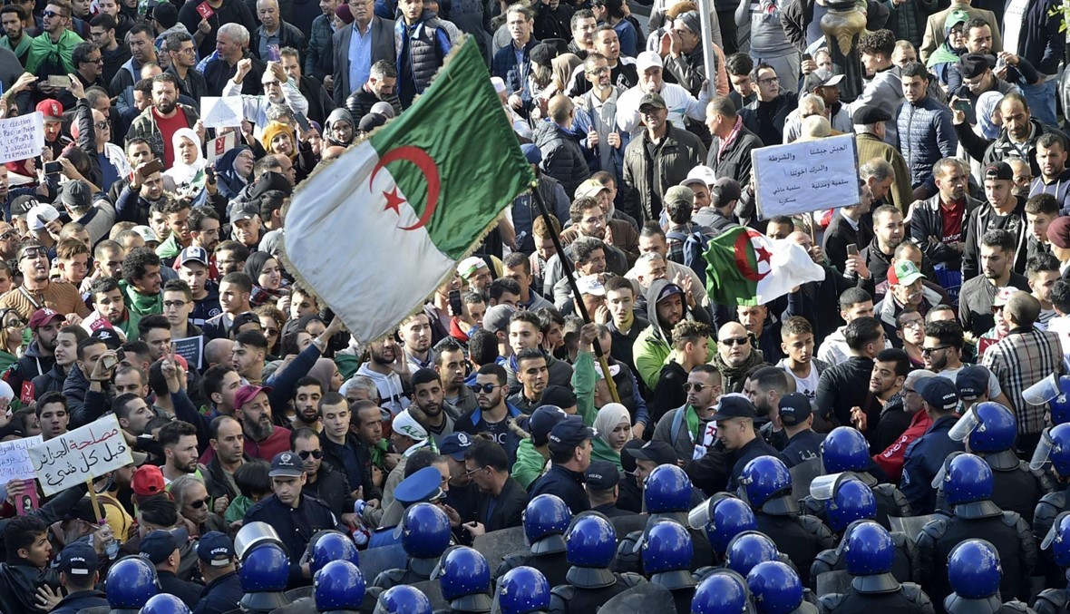 الجزائر: تظاهرة في العاصمة رفضاً لفوز تبون... "الله أكبر، الانتخاب مزوّر"