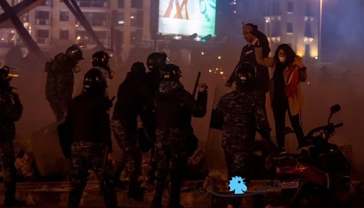 بالصور: مواجهات تظاهرة ساحة النجمة... معارك قنابل مسيلة للدموع