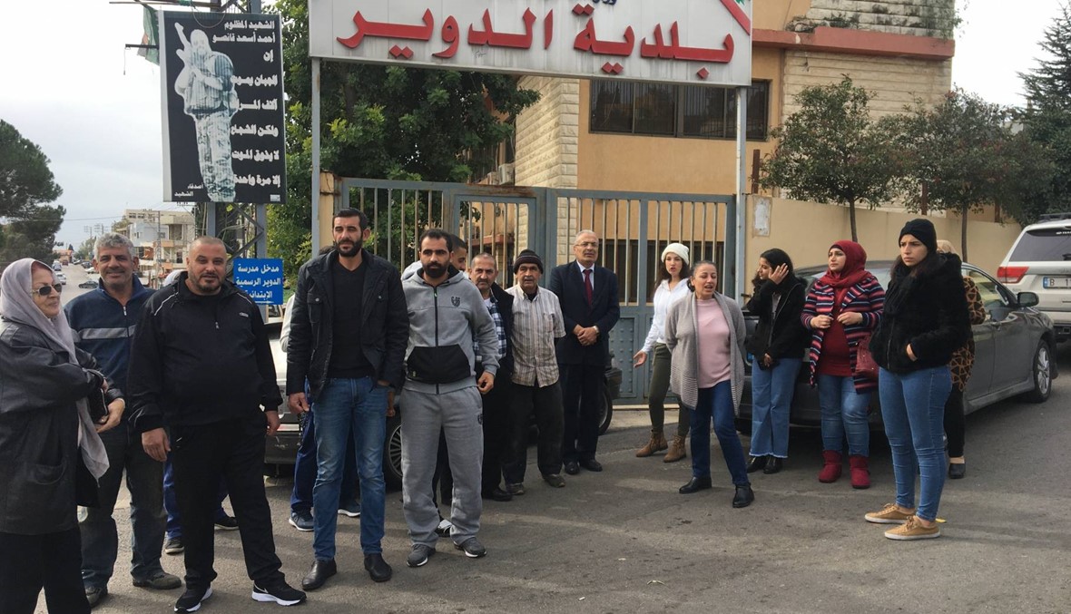 اعتصام لأهالي الدوير: أصحاب المولدات قطعوا الاشتراك