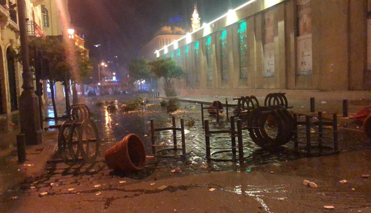 وسط بيروت ساحة حرب لليلة الثانية... عنف ورصاص والجيش يتدخل (فيديو)