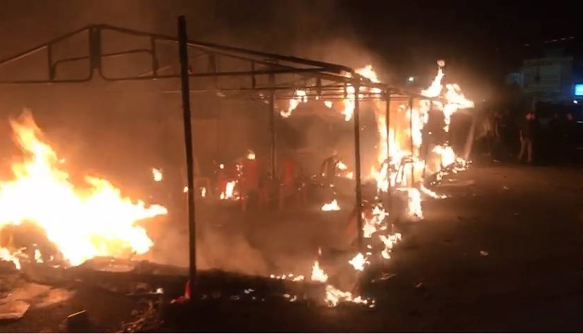 احراق خيمة الانتفاضة في بلدة الفاكهة (فيديو)