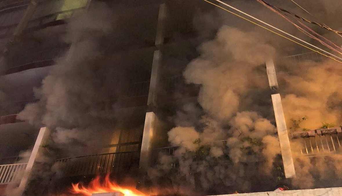 حريق داخل مبنى في كركول الدروز والدفاع المدني يعمل على اخماده