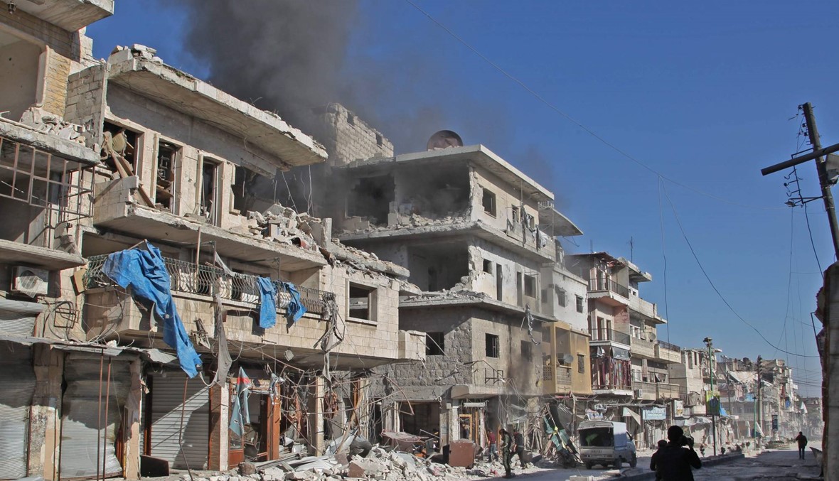 تصعيد القصف في إدلب... قتلى وتحذيرات من وقف المساعدات