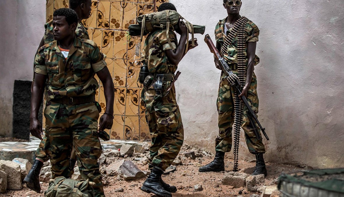 أكثر من 30 مصاباً في المستشفى... مقتل 7 على الأقل في هجوم انتحاري خارج فندق بالصومال