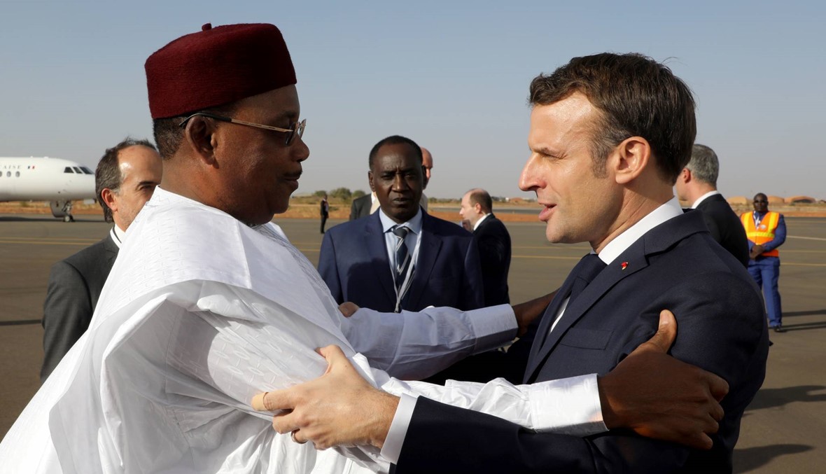 ماكرون وصل إلى النيجر: ساحل العاج ودّعته بالتصفيق والهتاف