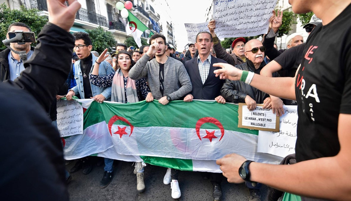 الجزائر: طلاب تظاهروا برغم وفاة الفريق قايد صالح... "دولة مدنية لا عسكرية"