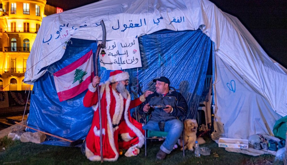 الميلاد في زمن الثورة... شوارع بيروت ملأى بالمبادرات الإنسانية (صور)
