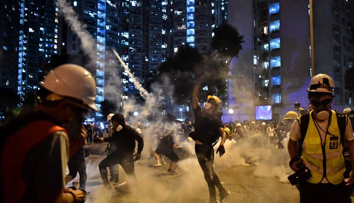 تواصل المواجهات في هونغ كونغ لليوم الثالث على التوالي