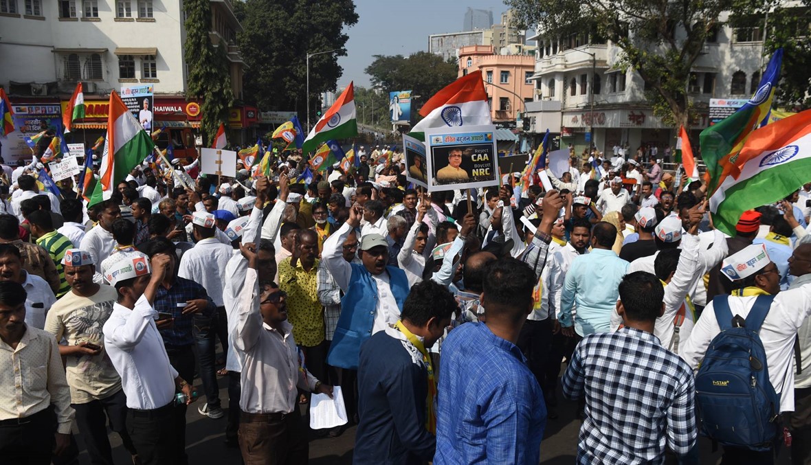 احتجاجات جديدة في الهند رفضاً لقانون الجنسيّة: متشدّدون تظاهروا بالهراوات دعماً للحكومة