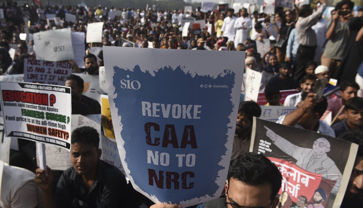 الاحتجاجات على قانون الجنسيّة تواصلت في الهند: قيود على الإنترنت ودوريّات للشرطة