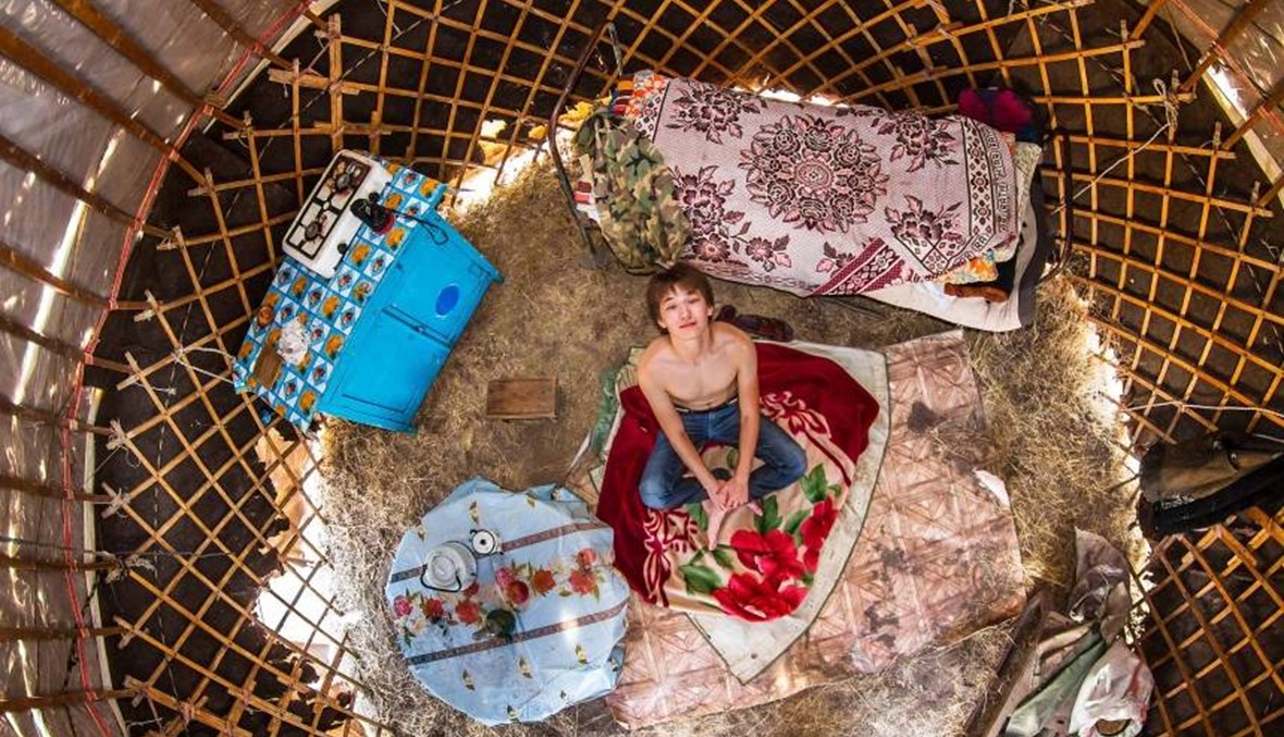 مصور يكشف ثقافات شعوب العالم عبر غرف نومهم