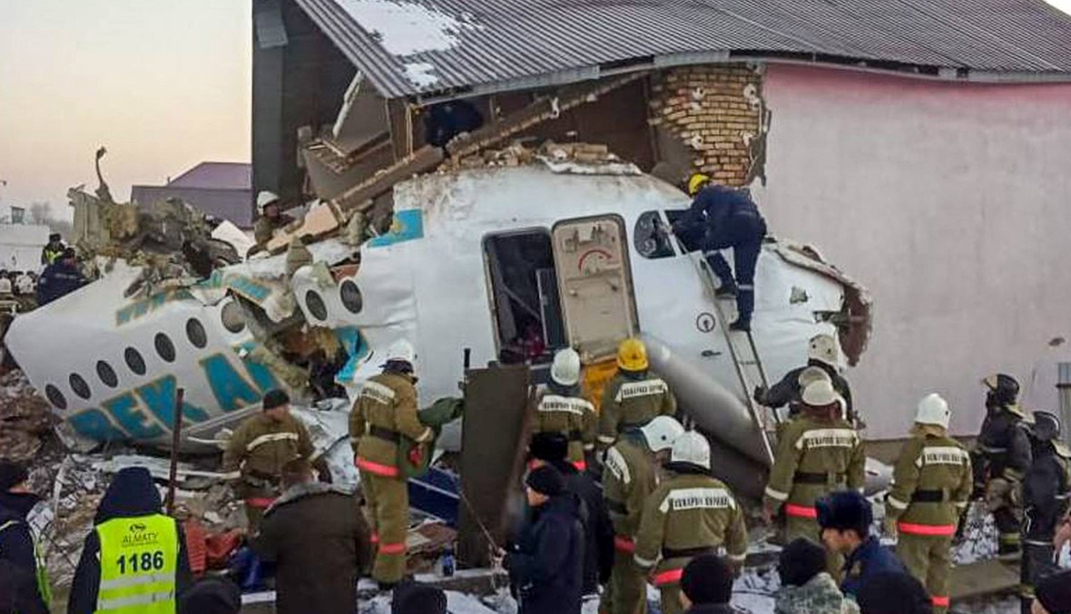 كازخستان: طائرة تحطّمت بعد 15 دقيقة من إقلاعها... 12 قتيلاً، ونجاة عشرات الركاب