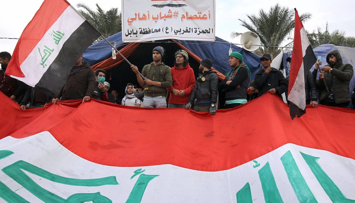المتظاهرون العراقيون يوقفون الإنتاج النفطي في حقل الناصرية