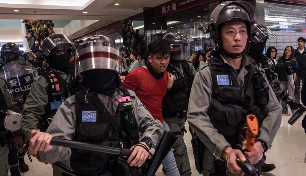تجدد الاحتجاجات داخل مراكز تجارية في هونغ كونغ وتوقيف 15 شخصاً