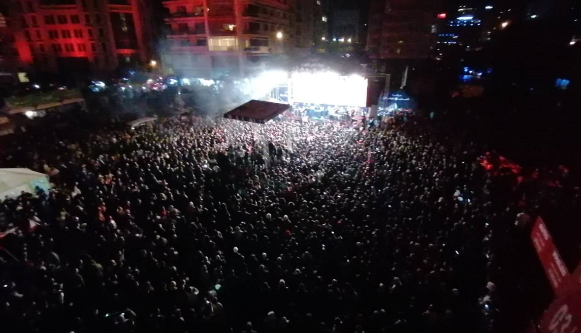 الألعاب النارية ملأت سماء بيروت... رقص وغناء واللبنانيون يرفضون اليأس (صور وفيديو)