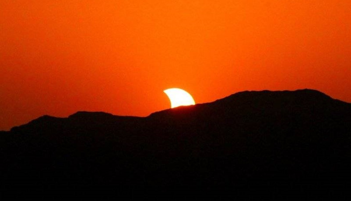 كسوف الشمس في سماء مكة المكرّمة... (صور)