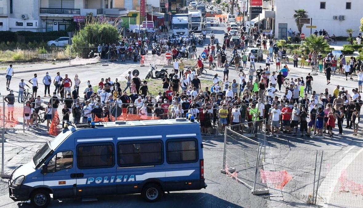 إيطاليا: مواجهات بين مهاجرين وسكان موندراغوني بعد تفشّ لكورونا في البلدة