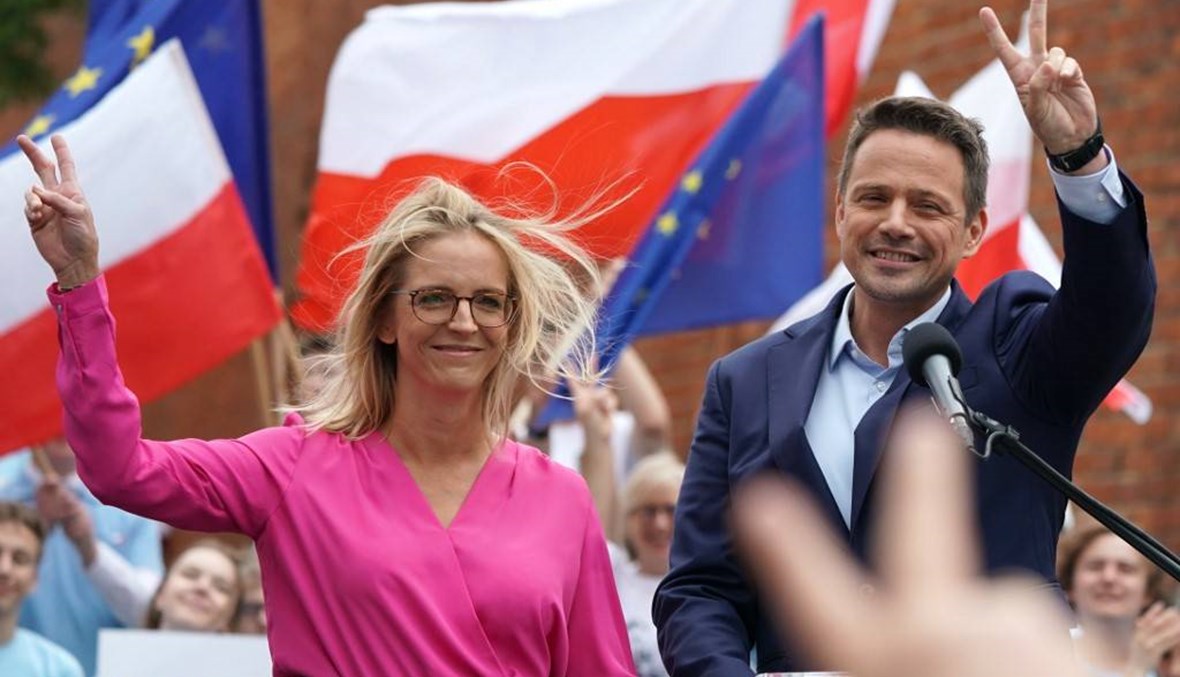 "منافسة حادّة وحاسمة"... البولنديون ينتخبون رئيساً لهم في اقتراع تأخّر بسبب كورونا