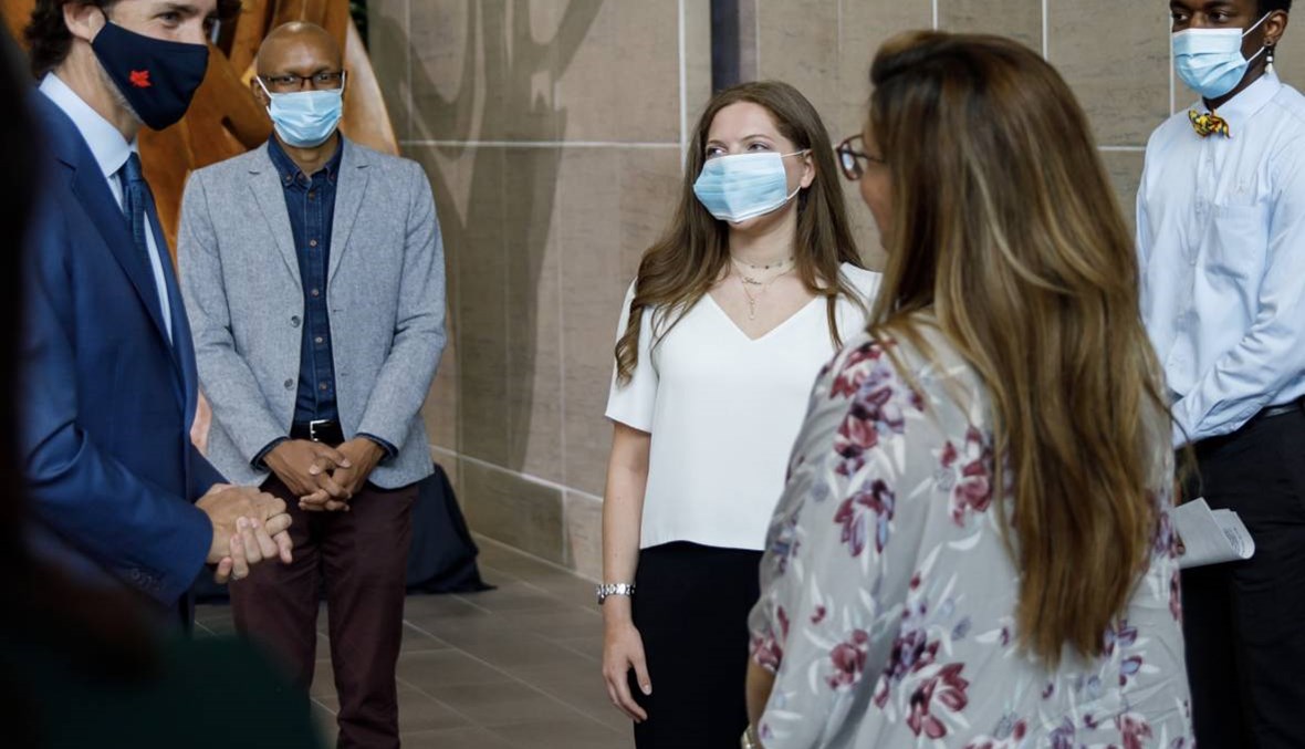 الطالبة المتفوقة لانا السنيورة تبعث من كندا رسالة أمل إلى اللبنانيين في حفل تخرج 2020