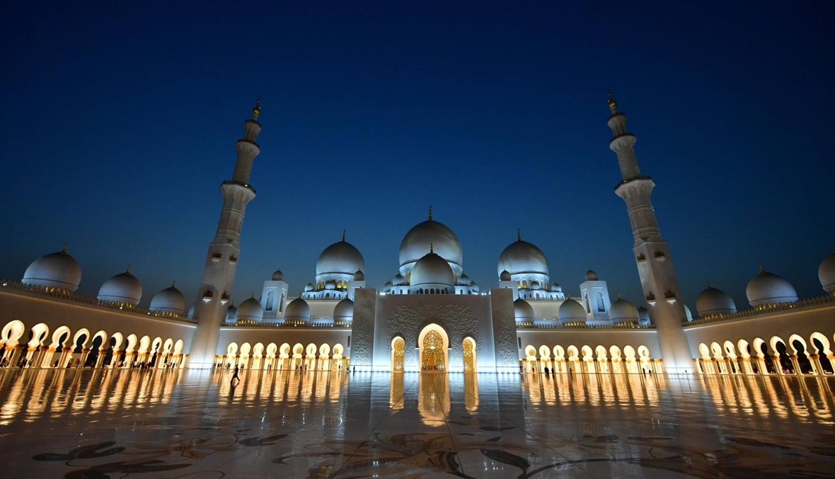الإمارات تبدأ تدريجياً فتح المساجد... استمرار تعليق صلاة الجمعة