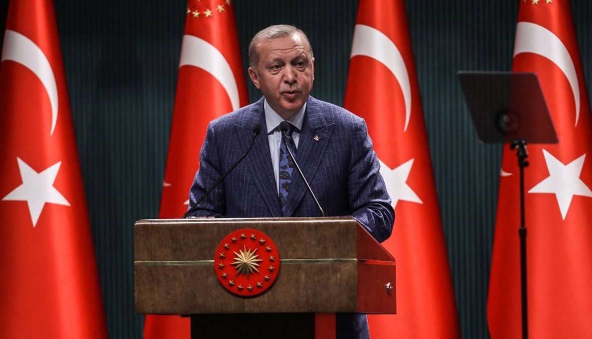 إردوغان يتعهّد "بالسيطرة" على مواقع التواصل بعد تعرض عائلته لإهانات